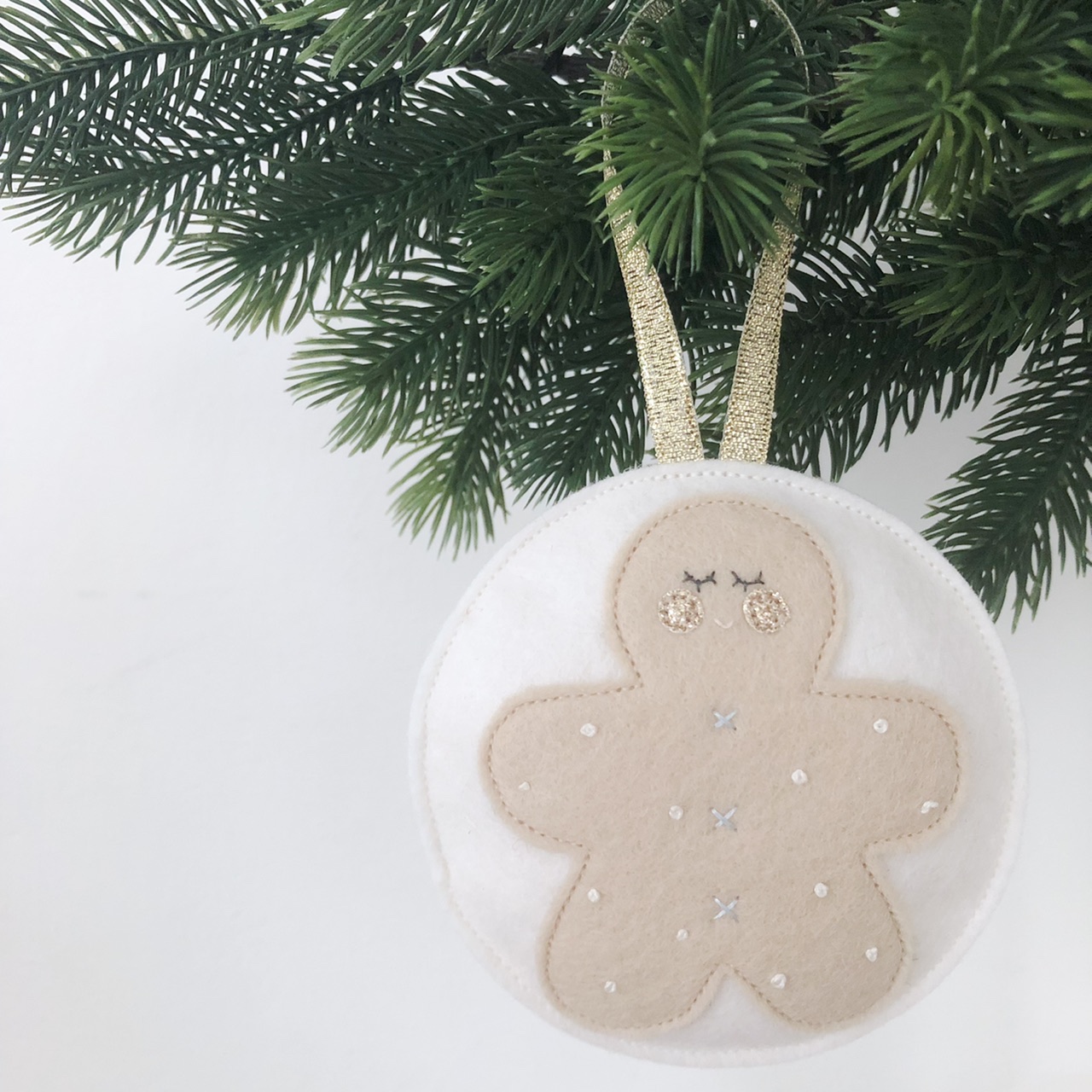 Kerst ornament pastelblauw gingerbread man