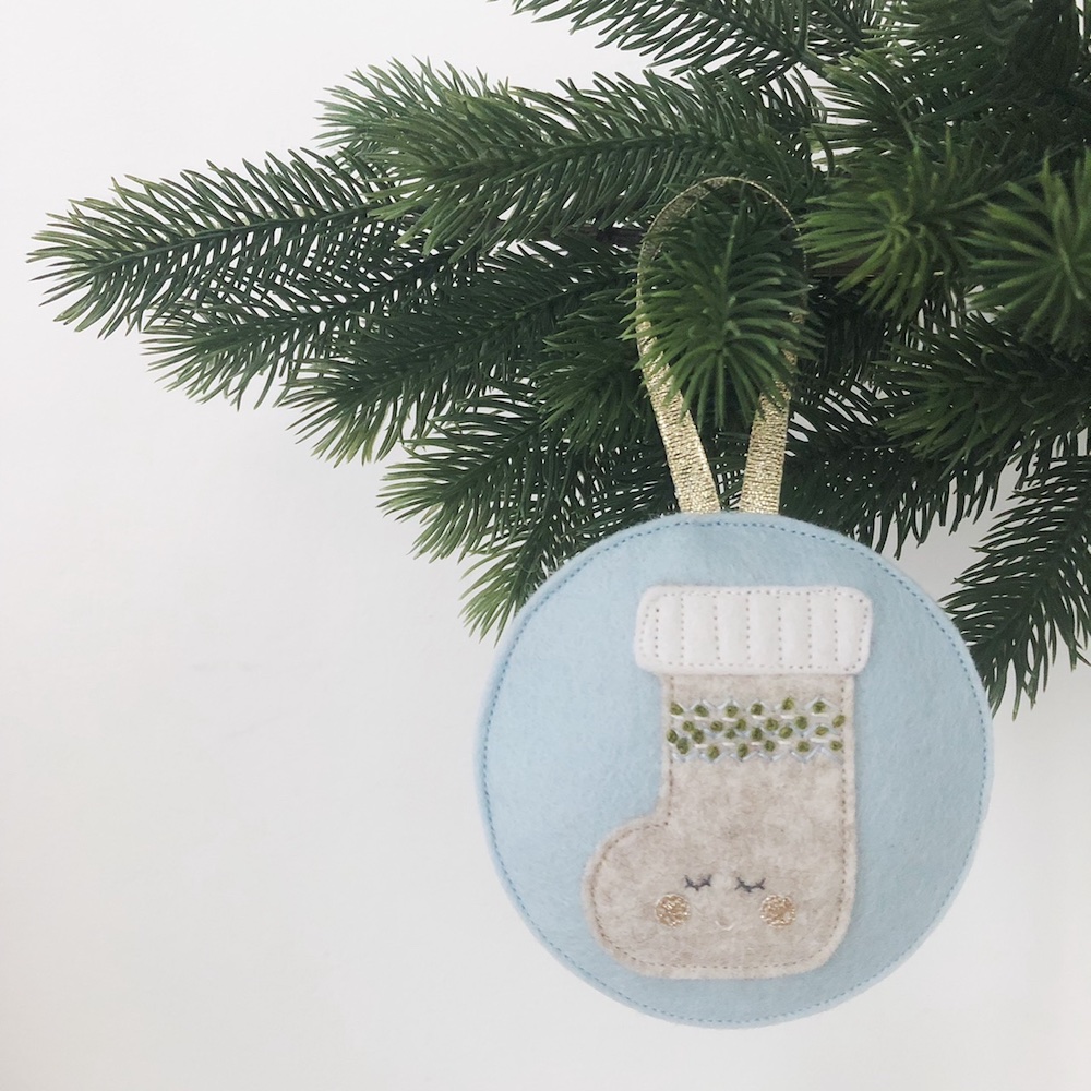 Kerst ornament pastelblauw sok