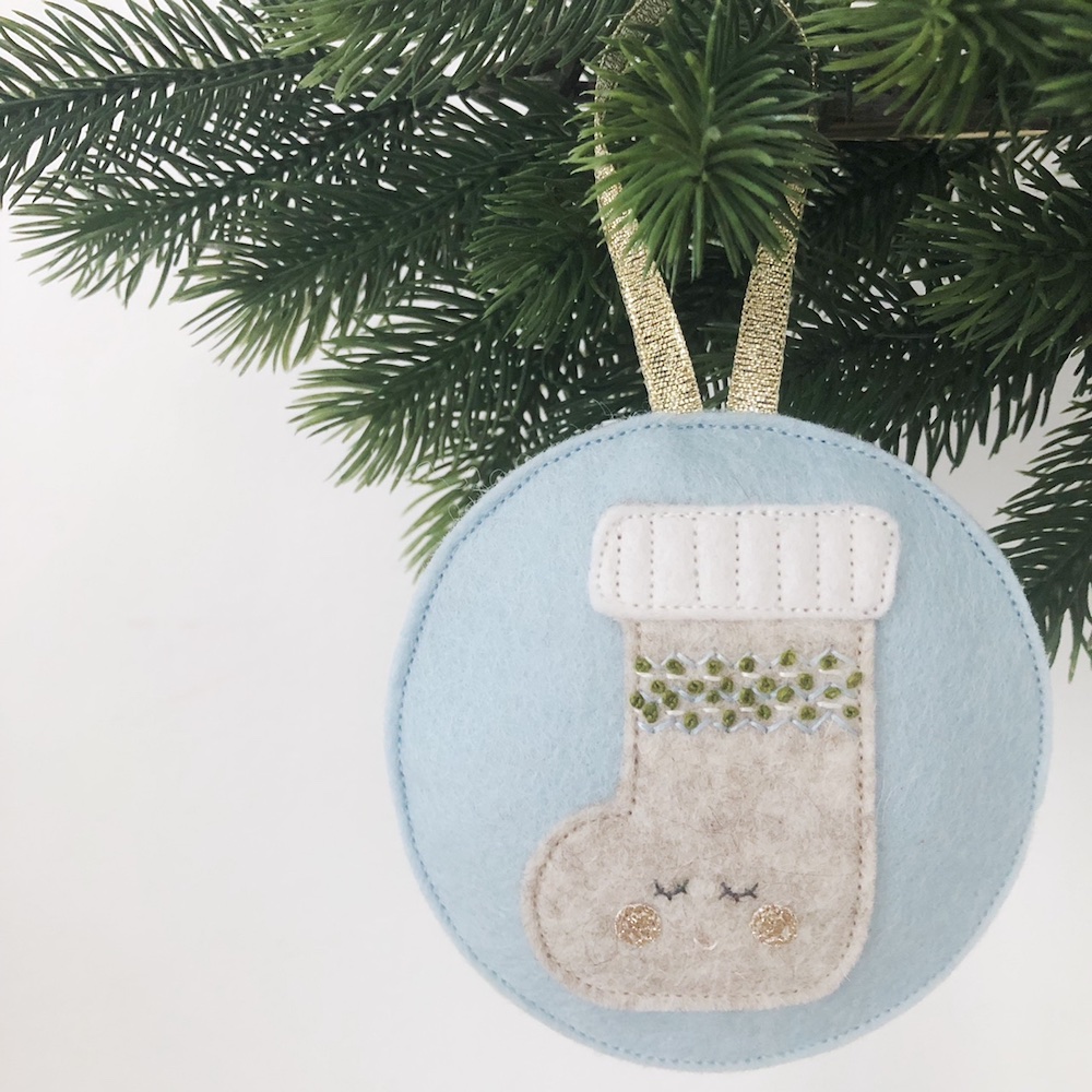 Kerst ornament pastelblauw sok