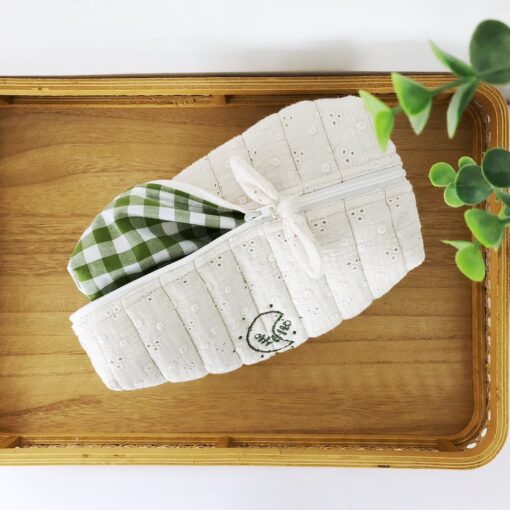Etui embroidery green