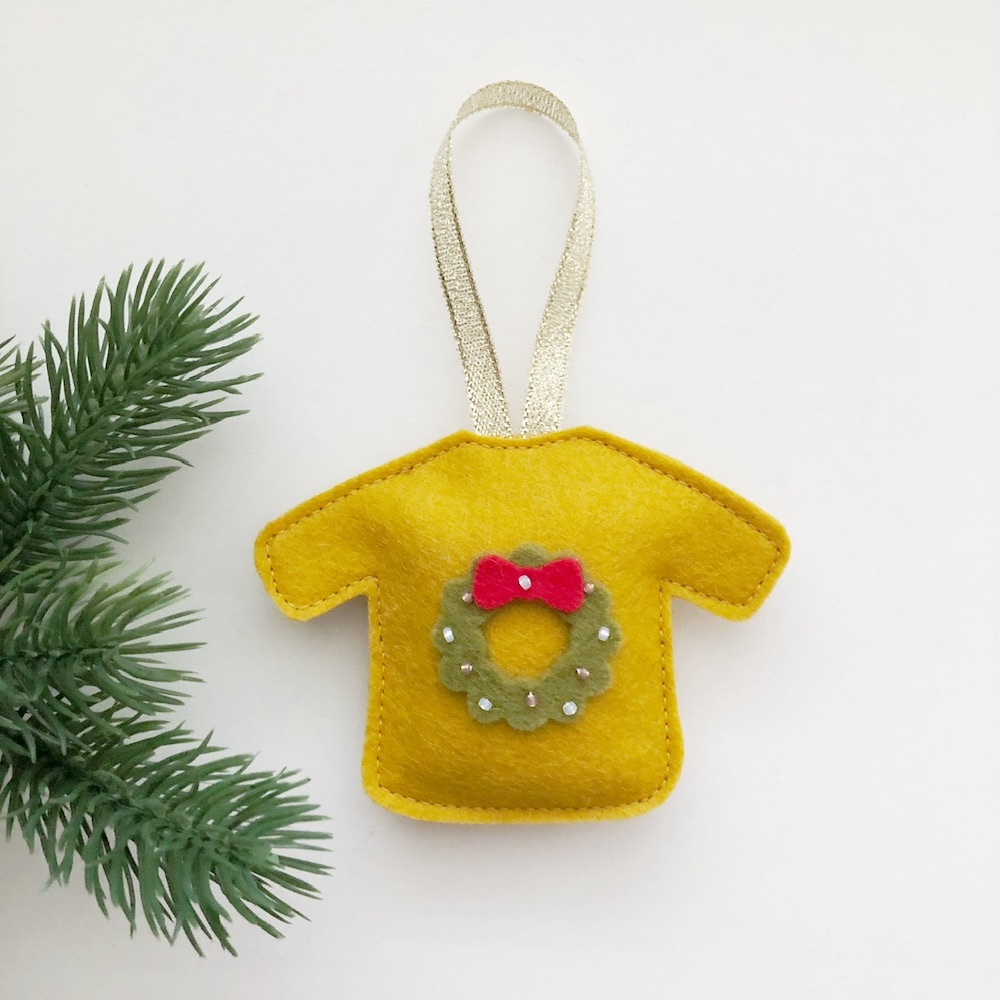 foute Kersttrui krans oker