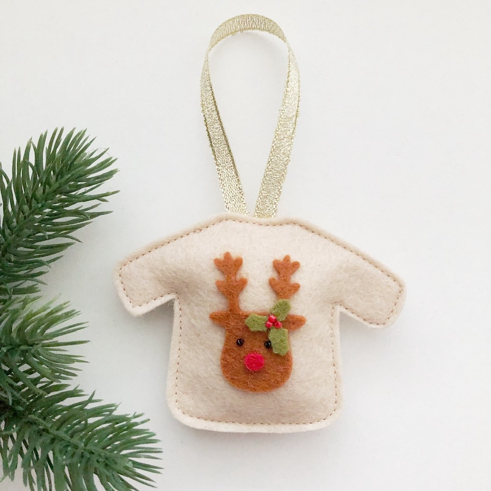 Kersttrui rendier creme