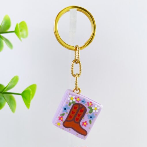 Sleutelhanger boek lila cowboyboot