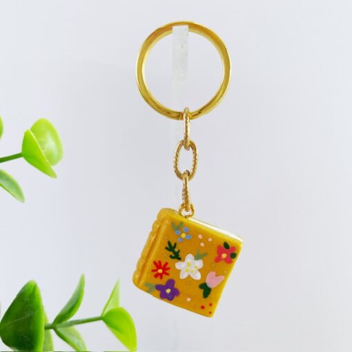 Sleutelhanger boek oker bloemen