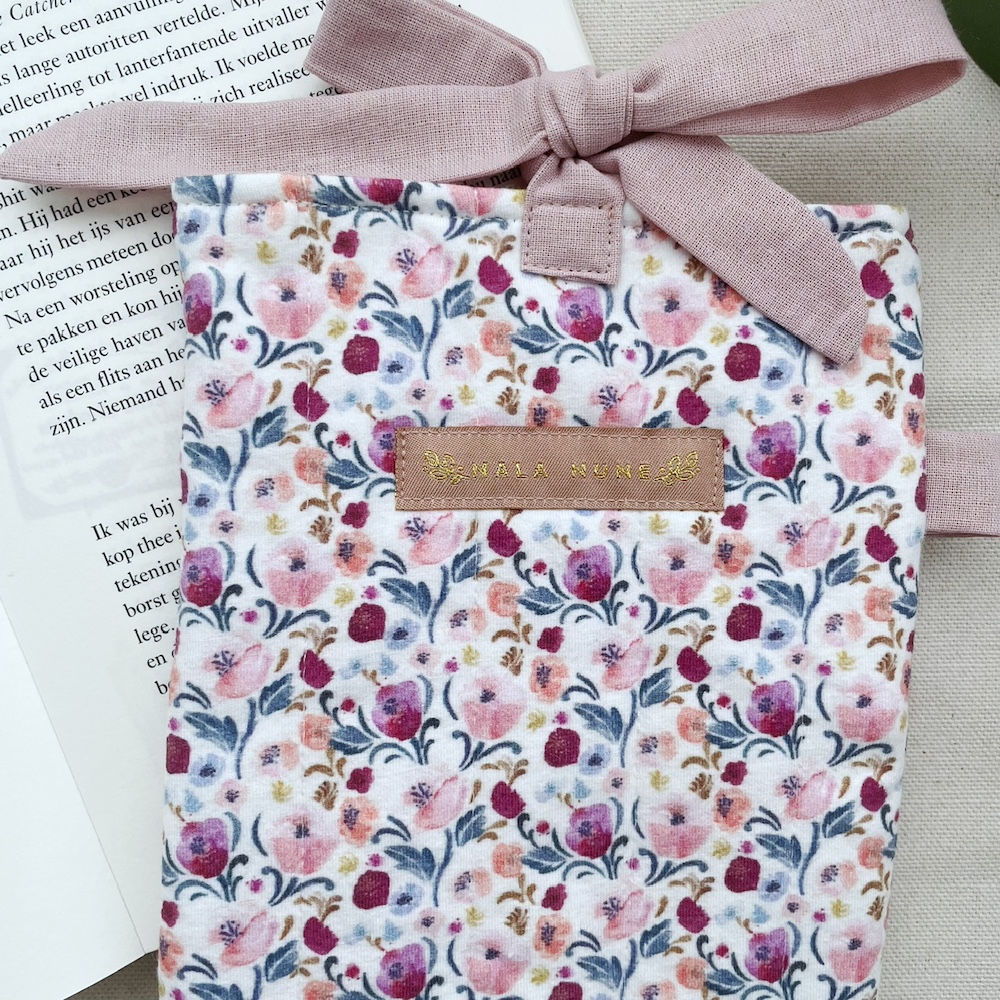 Boeken sleeve bloemen paars