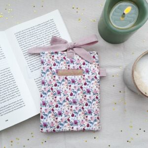 Boeken sleeve bloemen paars