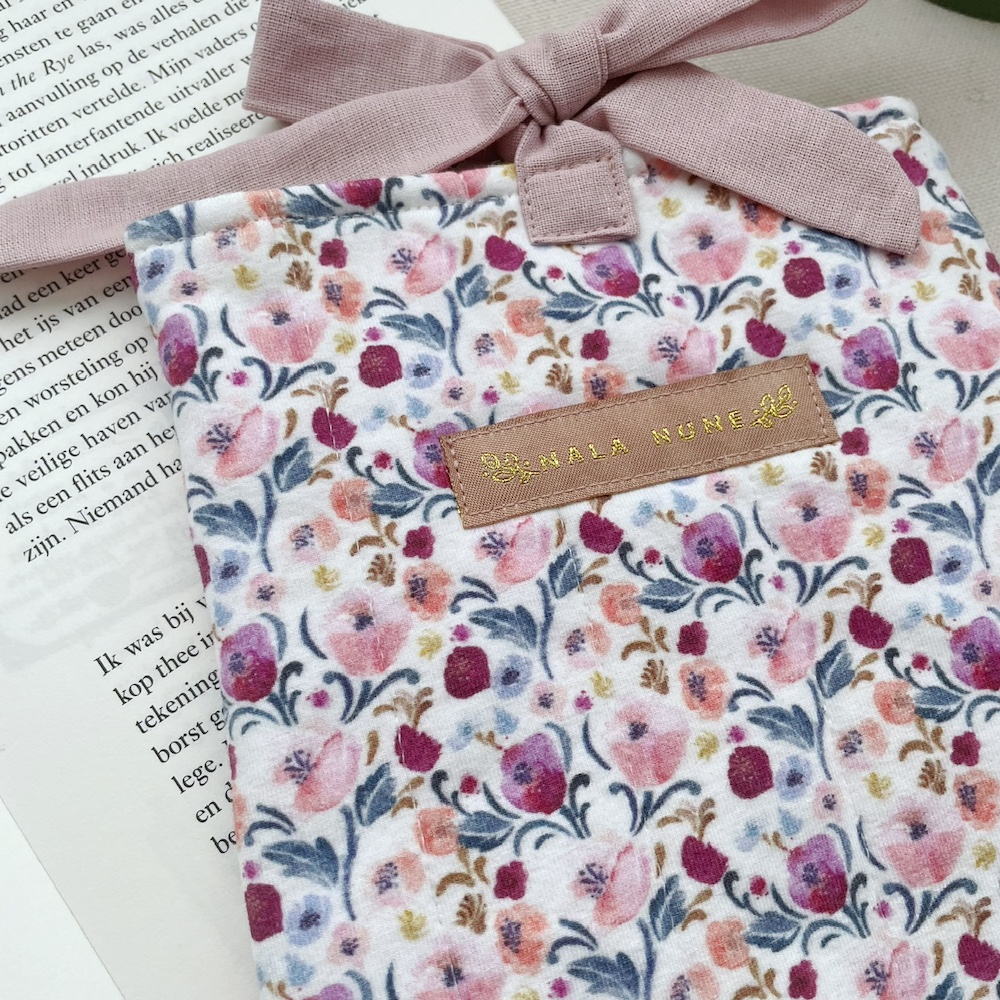 Boeken sleeve bloemen paars