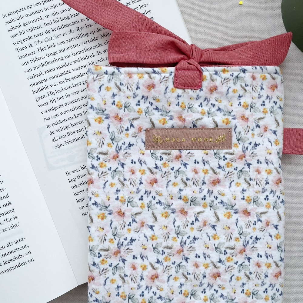 Boeken sleeve bloemen klein