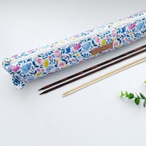 Breinaalden etui bloemen blauw