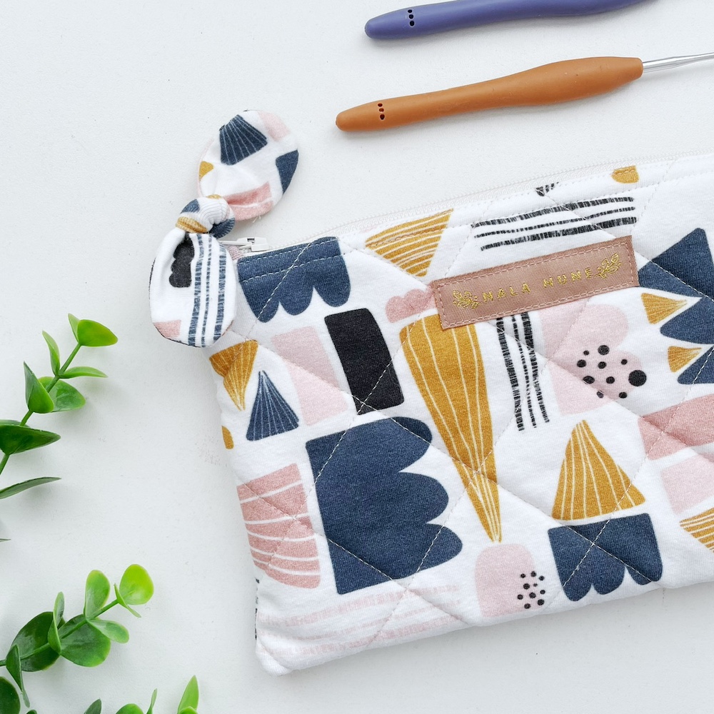 Haaknaalden etui abstract blue