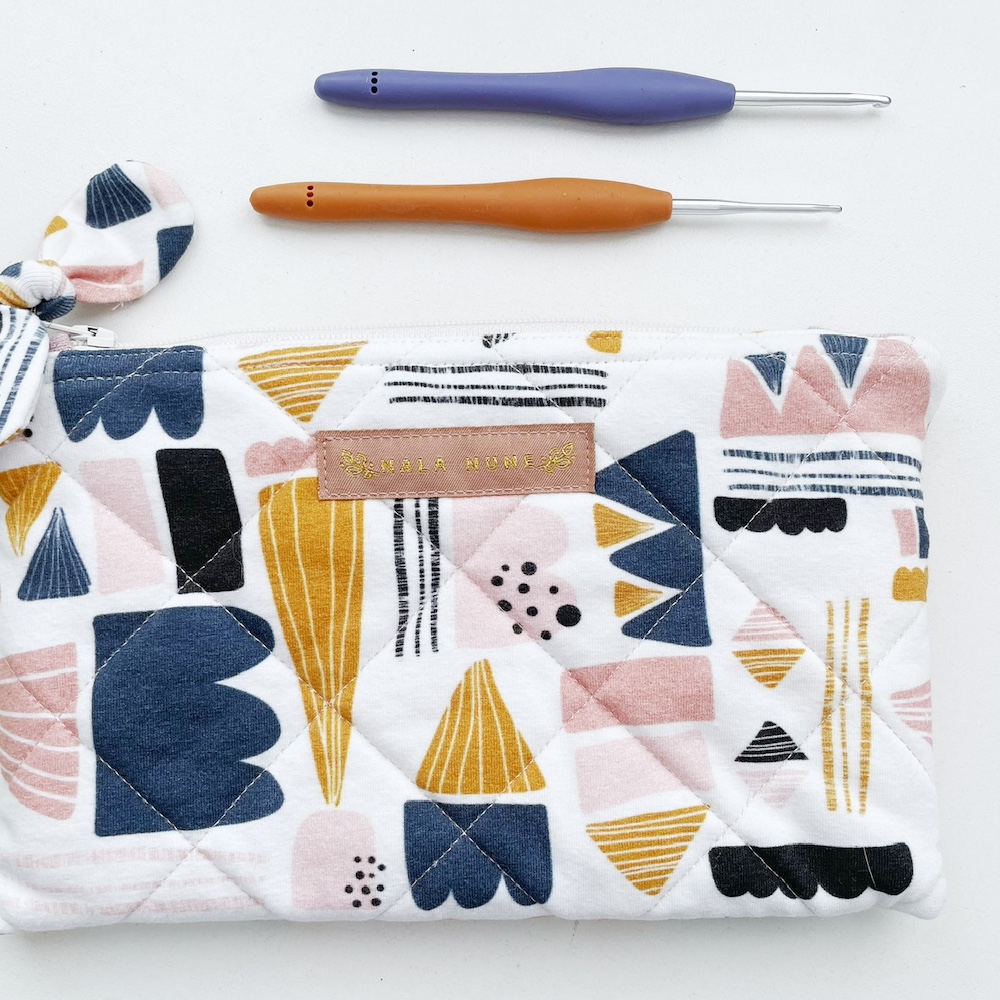 Haaknaalden etui abstract blue