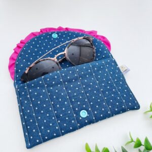 Zonnebril etui jeans stippen roze ruche