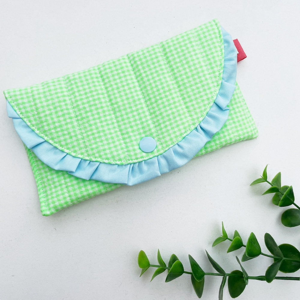 Zonnebril etui neongroen geruit blauw ruche