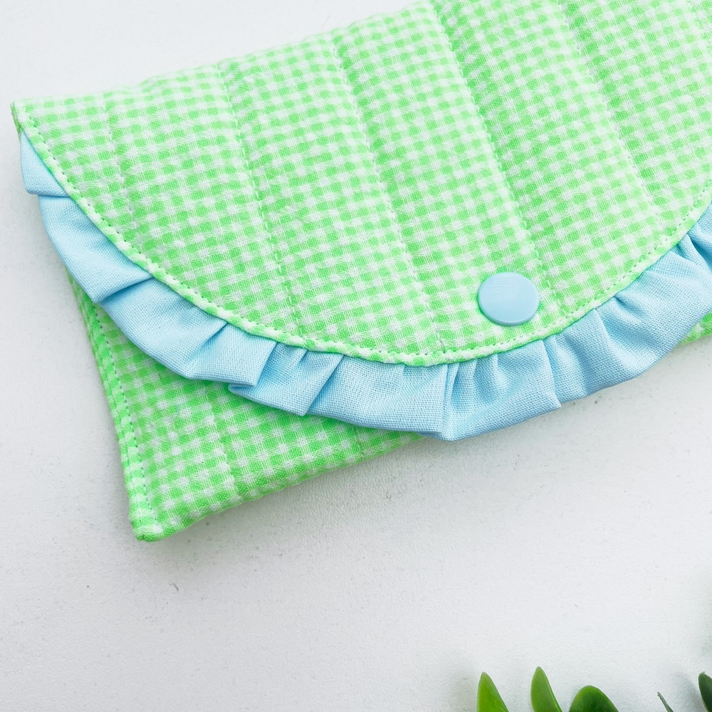Zonnebril etui neongroen geruit blauw ruche