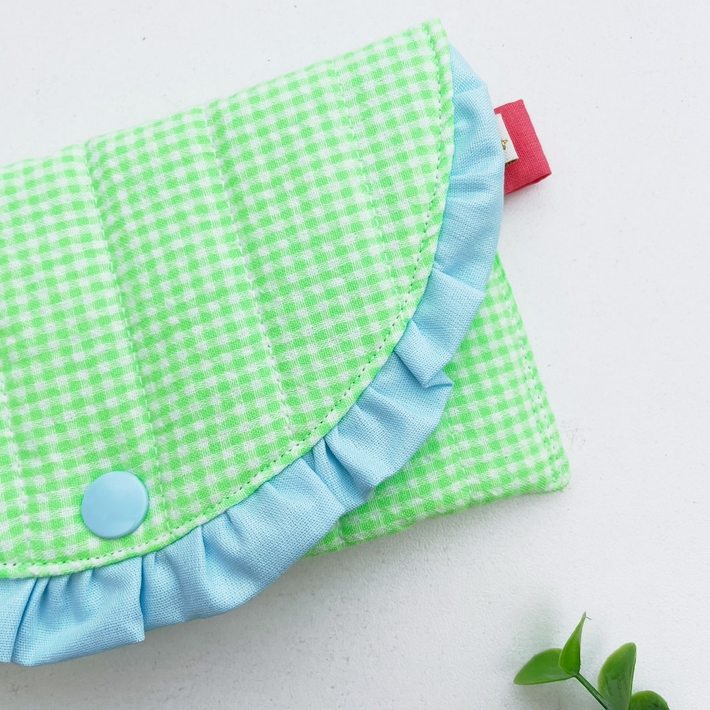 Zonnebril etui neongroen geruit blauw ruche