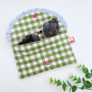 Zonnebril etui olijf geruit blauw ruche