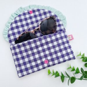Zonnebril etui paars geruit mint ruche