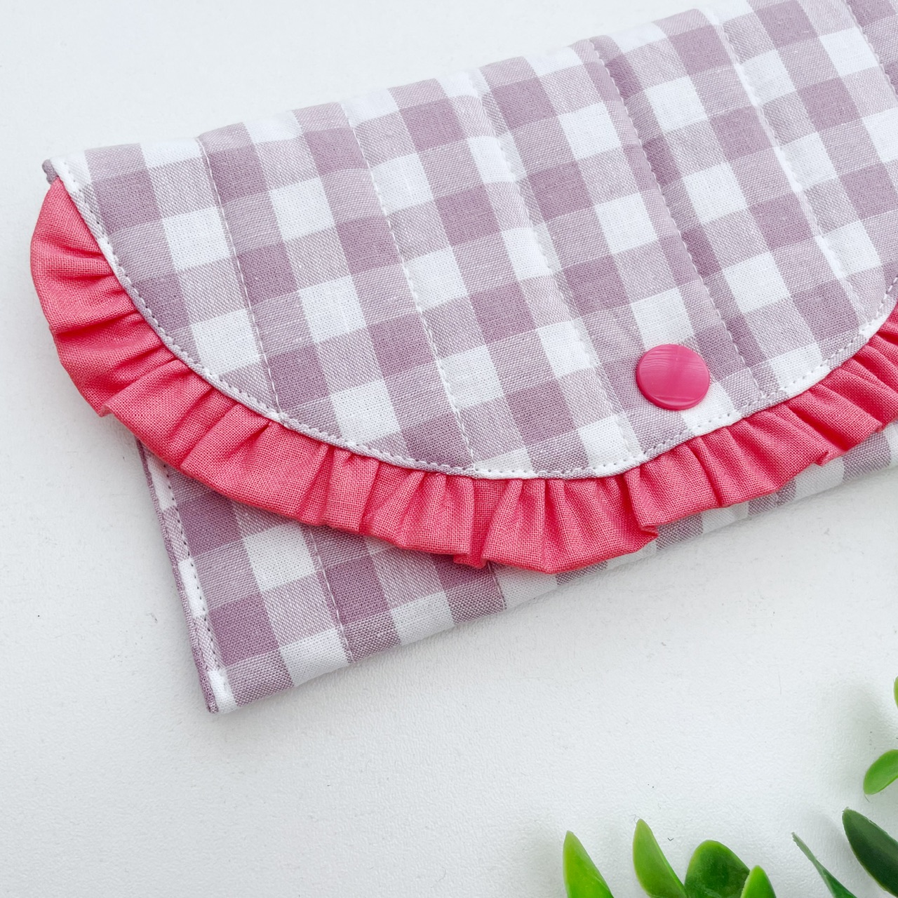 Zonnebril etui plum geruit koraal ruche