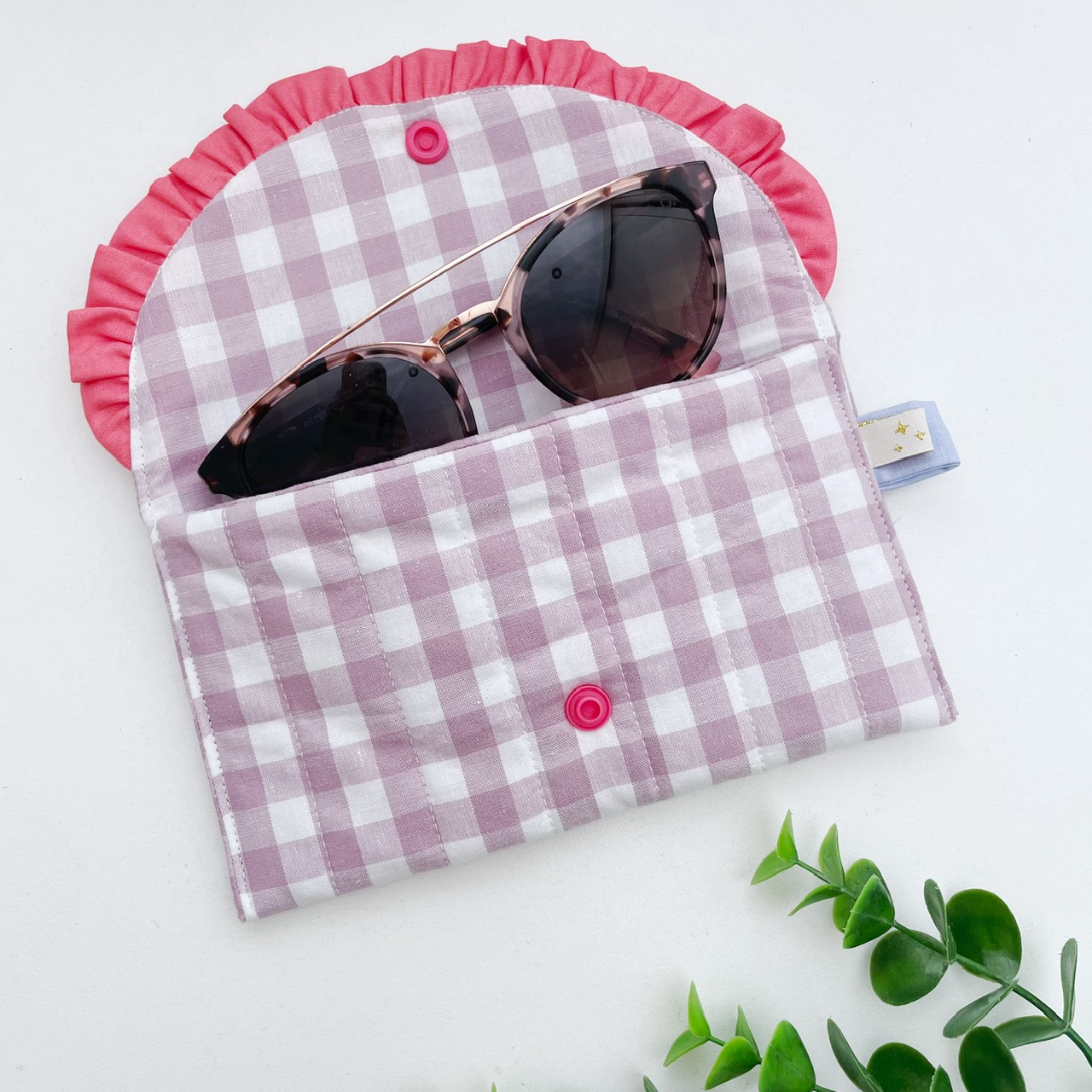Zonnebril etui plum geruit koraal ruche