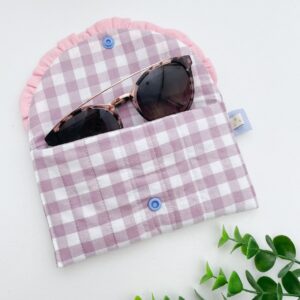 Zonnebril etui plum geruit roze ruche