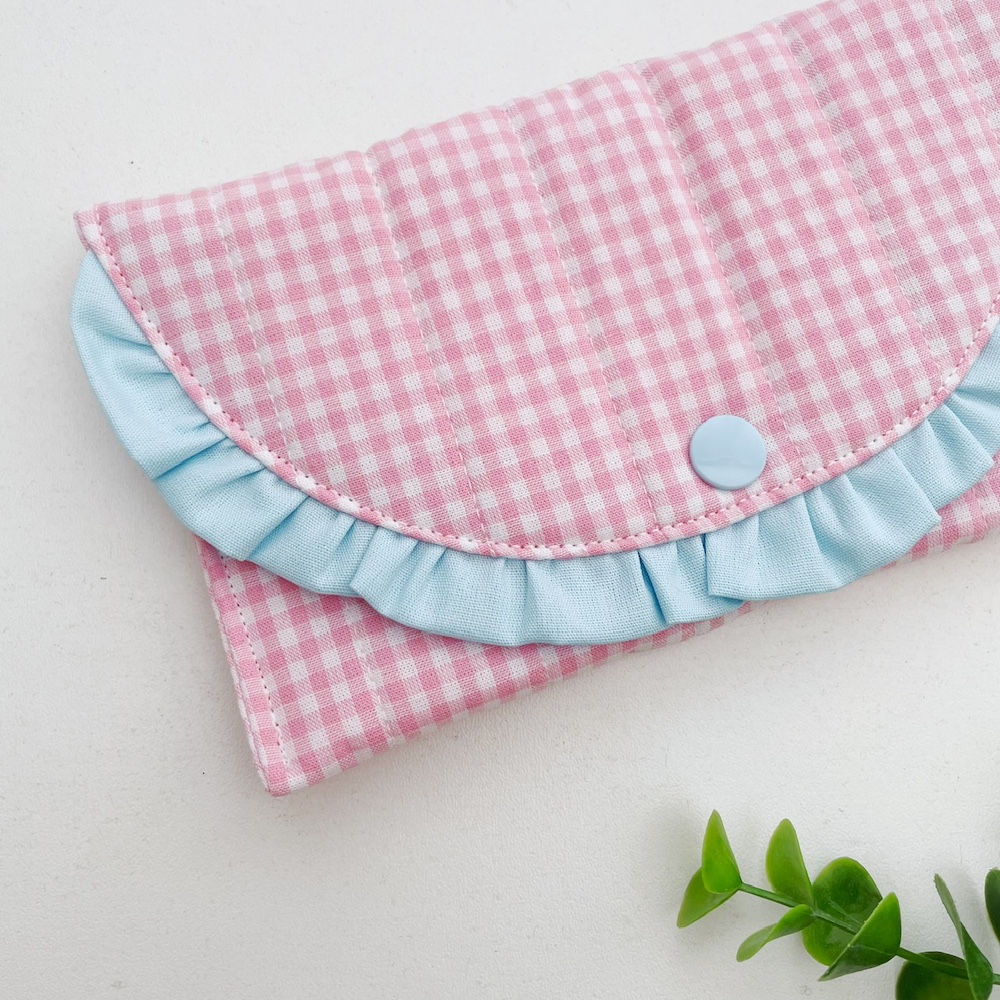Zonnebril etui roze geruit blauw ruche