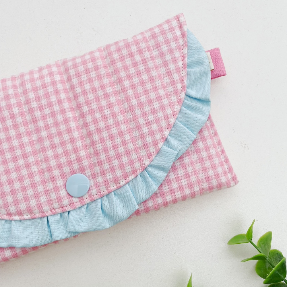 Zonnebril etui roze geruit blauw ruche