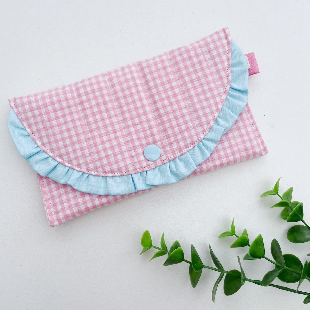Zonnebril etui roze geruit blauw ruche