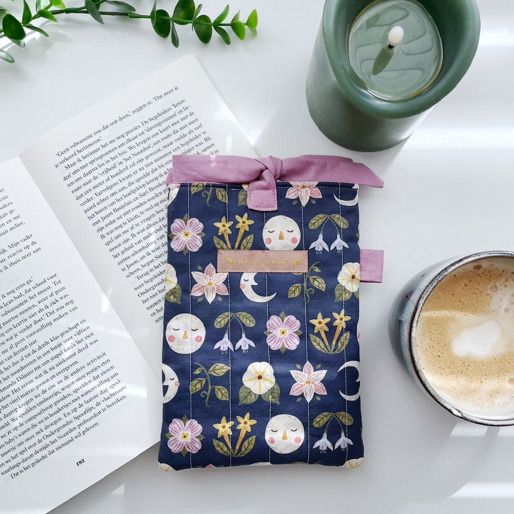 Boekensleeve moon