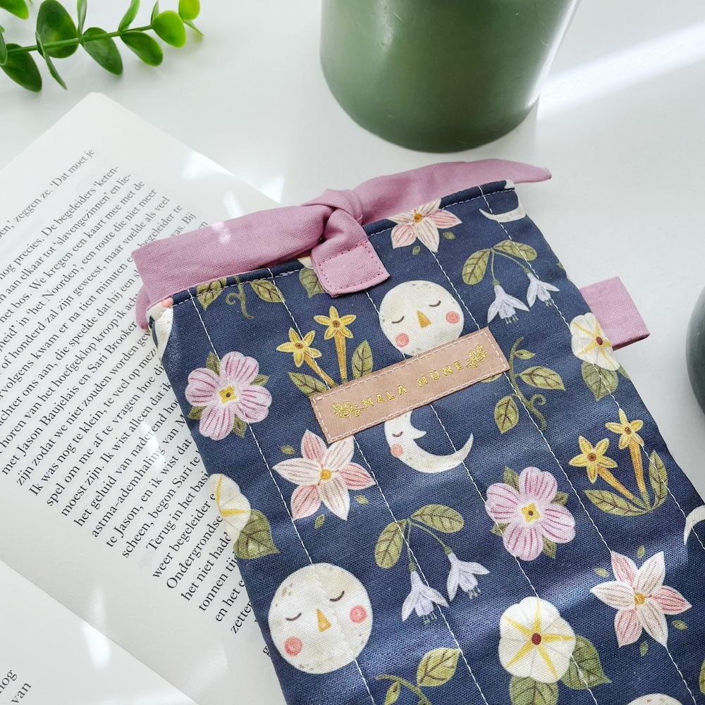 Boekensleeve moon