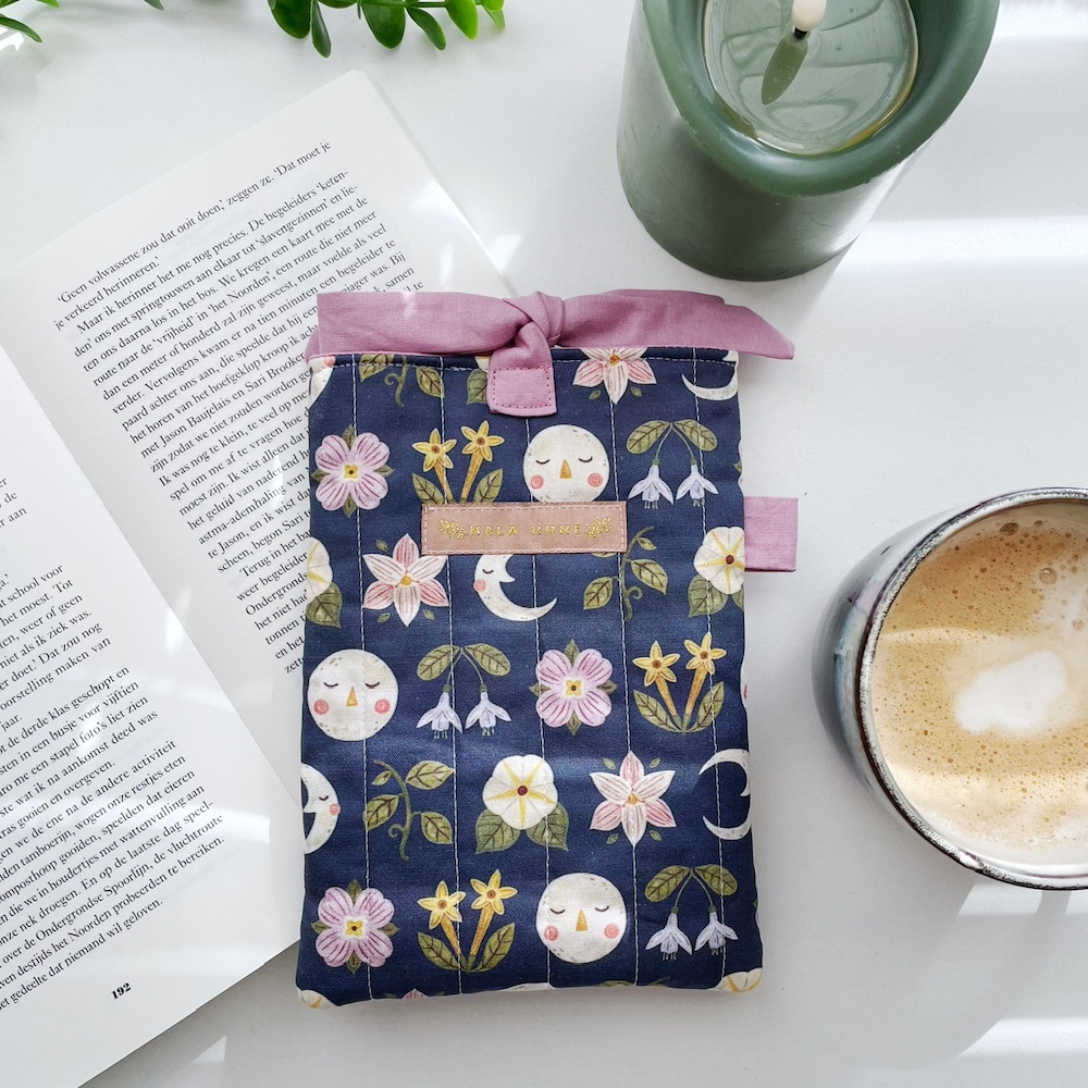 Boekensleeve moon