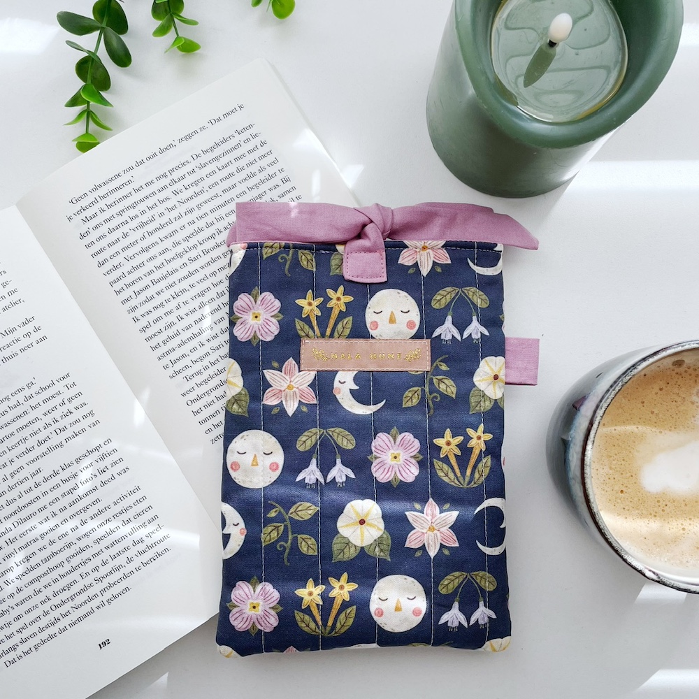 Boekensleeve moon