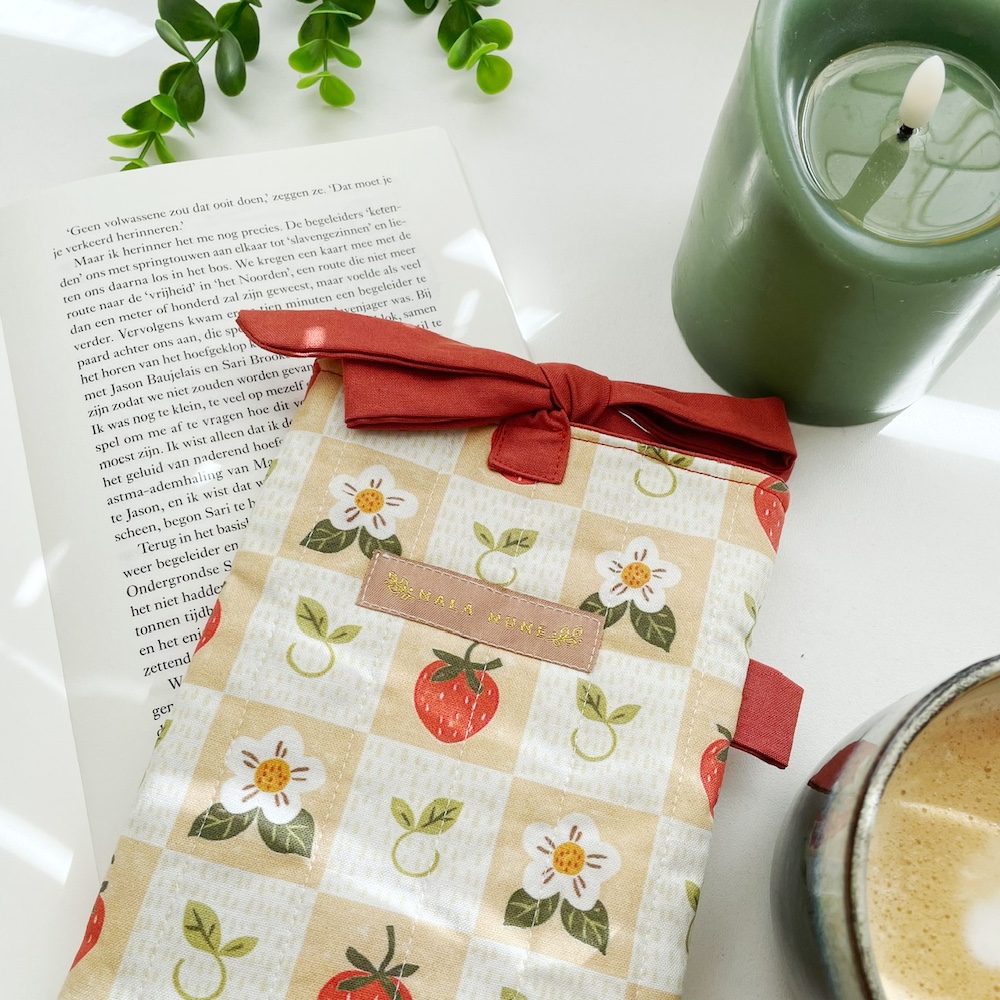 Boekensleeve strawberry